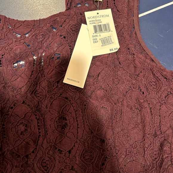 Dresses - Picture 3 of 3